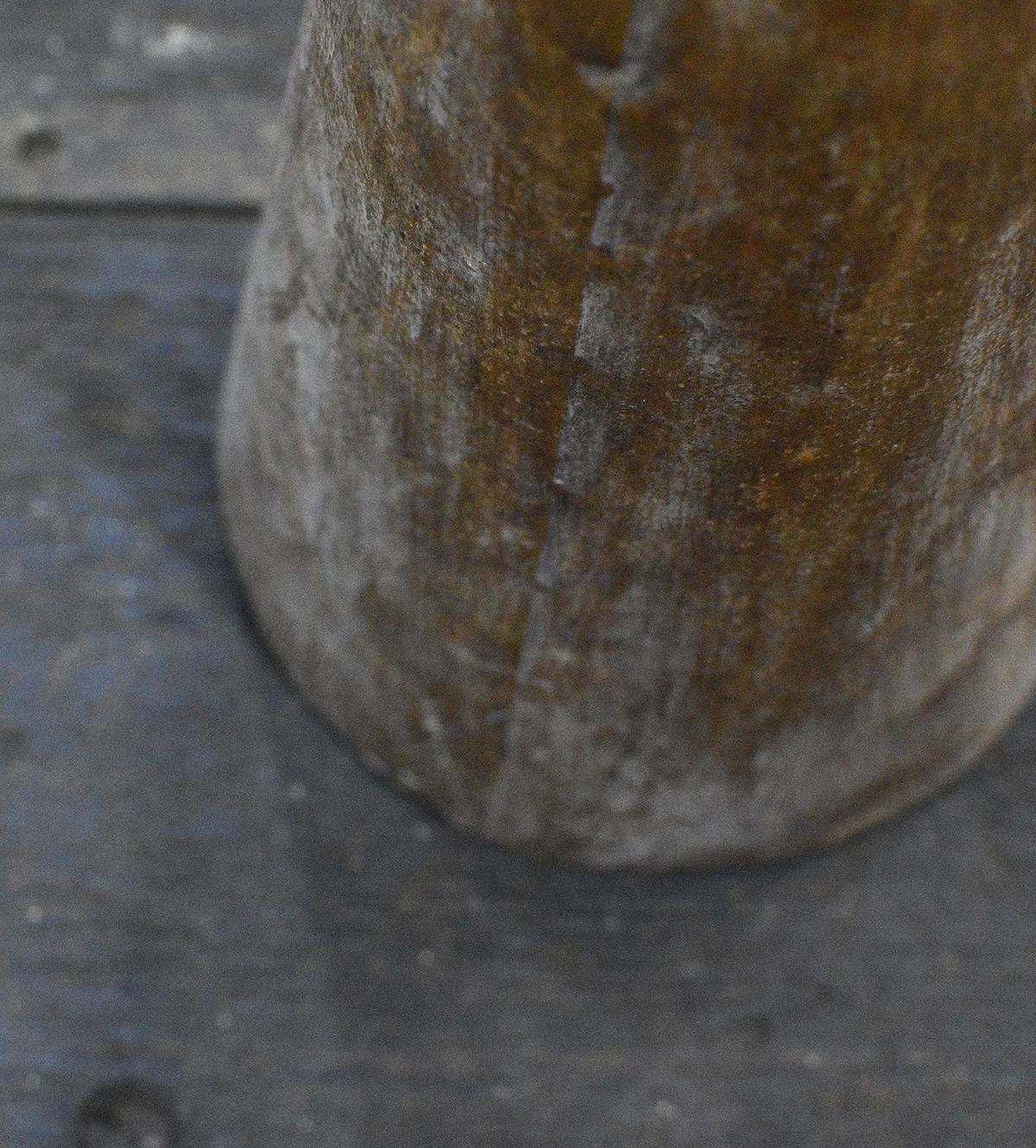Close-up of aged gold finish at the star and base join