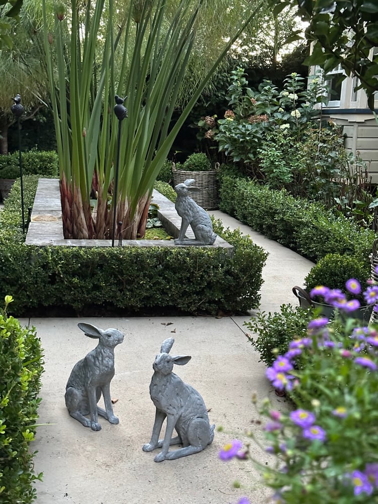 Entrance Garden Hare