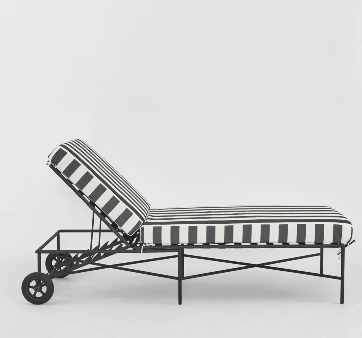 Harolds Signature Sun Lounge - Black and White Stripe