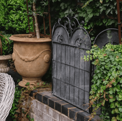 Fleur de Lys Firescreen - Black