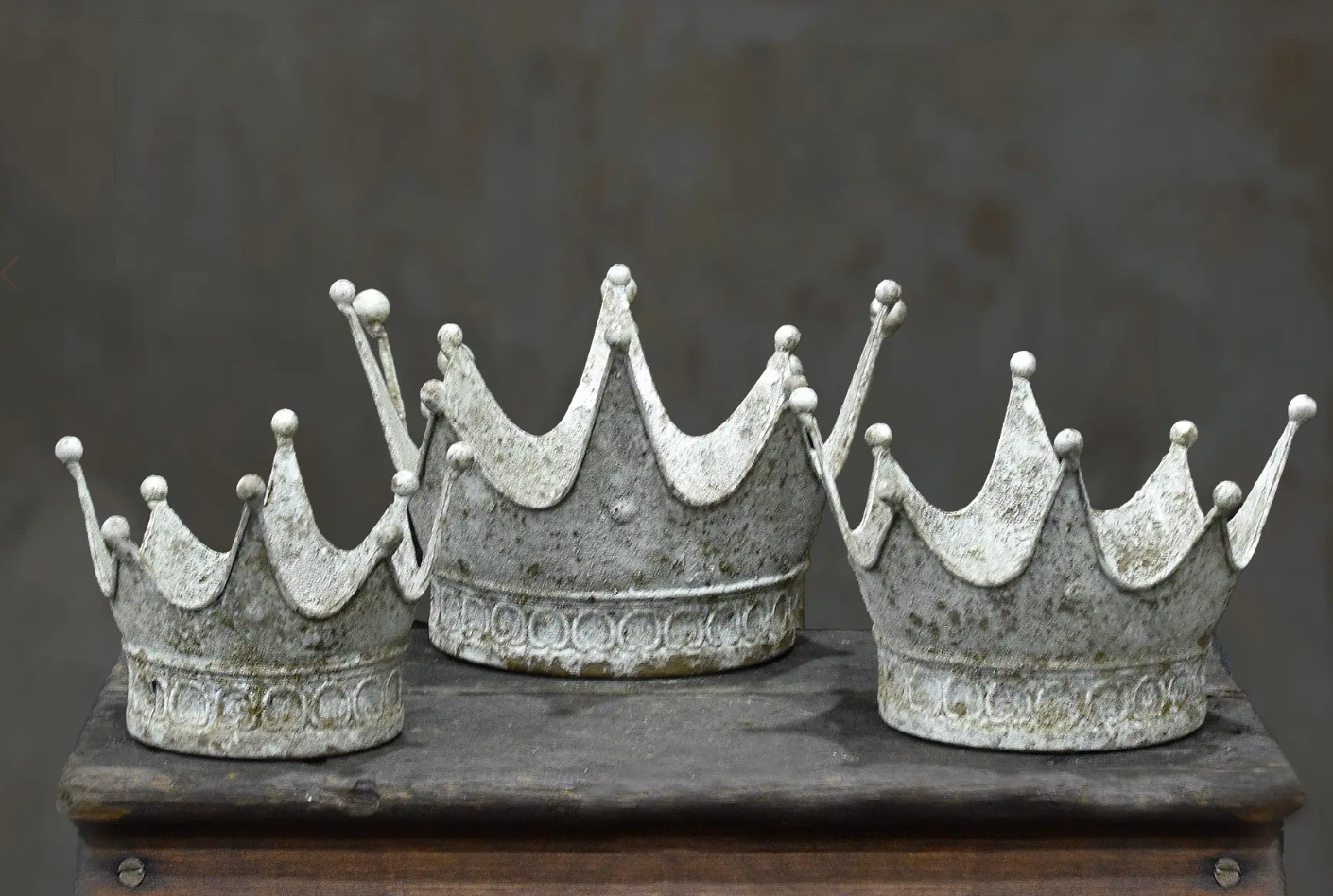 Crown Dish set of three in Blanca finish showing Small, Medium and Large size progression