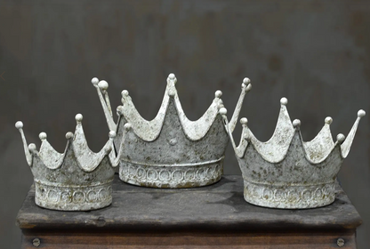 Crown Dish set of three in Blanca finish showing Small, Medium and Large size progression