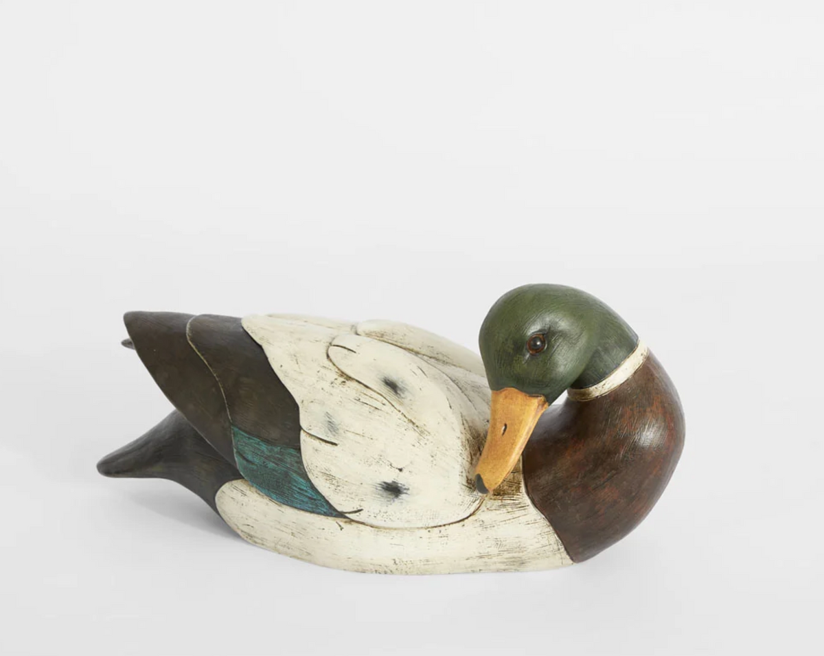 Close view of the white polyresin trinket duck