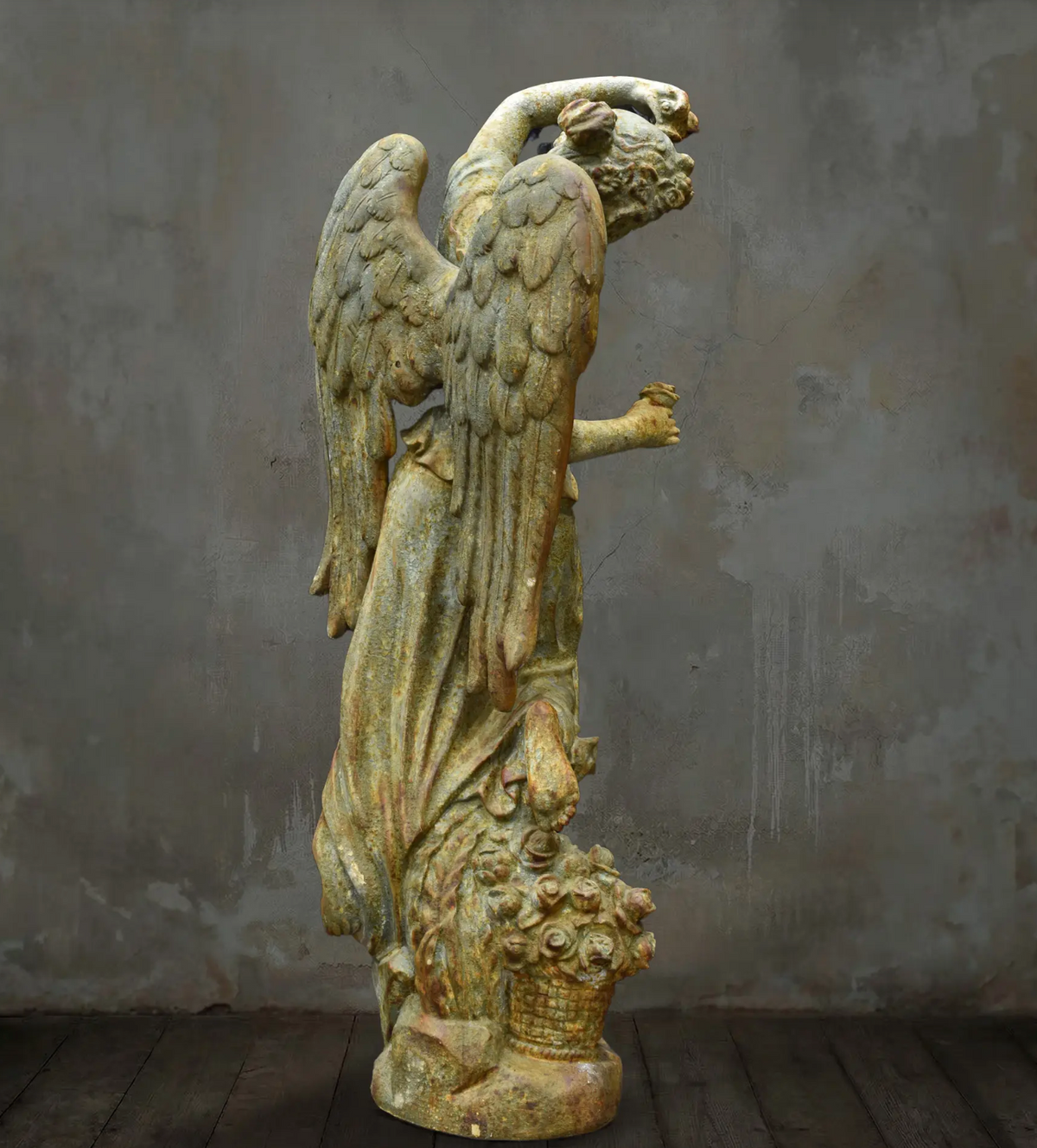 Angel statue with a height annotation of 160cm