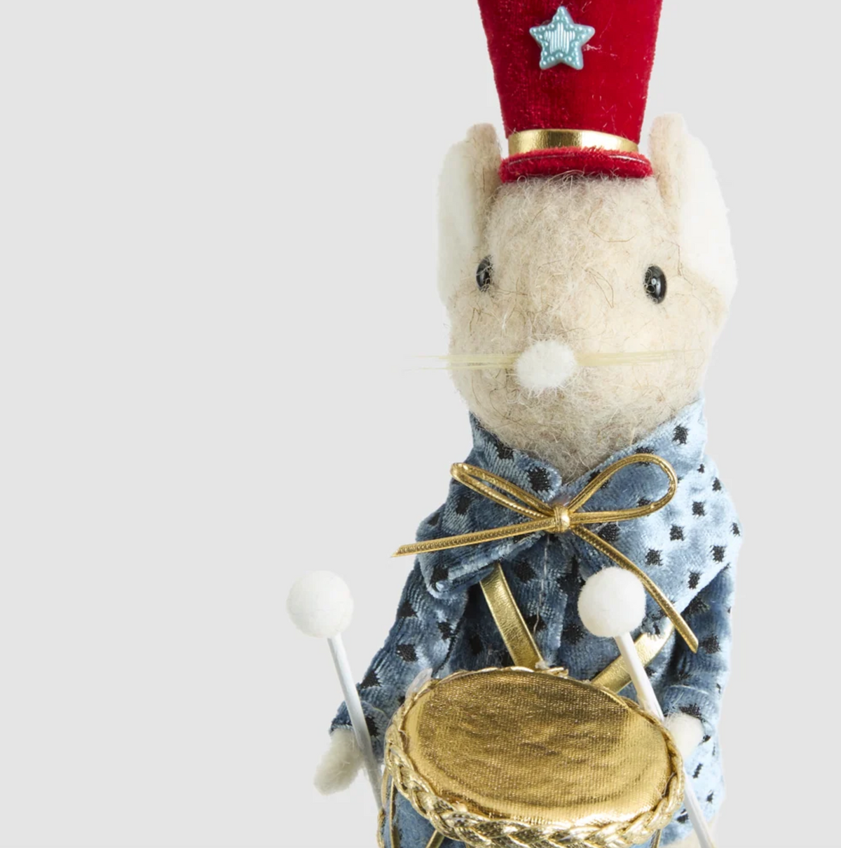 Close-up of the drummer mouse's face, red star-decorated hat, gold-coloured bow and drum