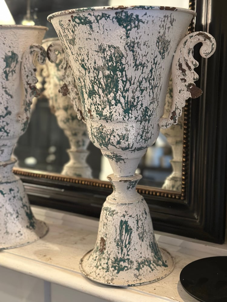 Jardin Metal Urn